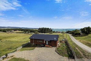 Exterior - Seabreeze Lookout - Moeraki Holiday Home (Moeraki)
