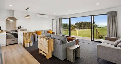 Seabreeze Lookout - Moeraki Holiday Home
