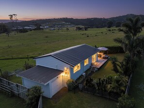Exterior - Cozy Cottage - Whitianga Holiday Home (Whitianga)