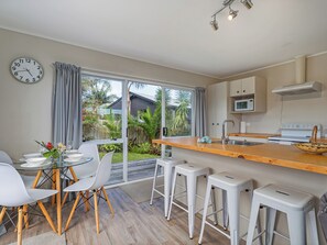 Fridge, microwave, dishwasher, toaster - Cozy Cottage - Whitianga Holiday Home (Whitianga)