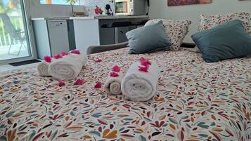 Comfort Apartment, Balcony, Sea View | Iron/ironing board, free WiFi