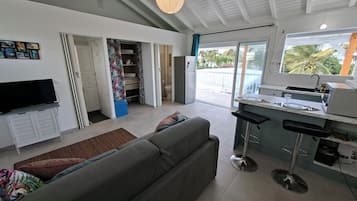Comfort Apartment, Balcony, Sea View | Living area