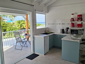 Comfort Apartment, Balcony, Sea View | Private kitchenette | Full-sized fridge, microwave, toaster, rice cooker - Les cocotiers Anse Montal (Le Moule)