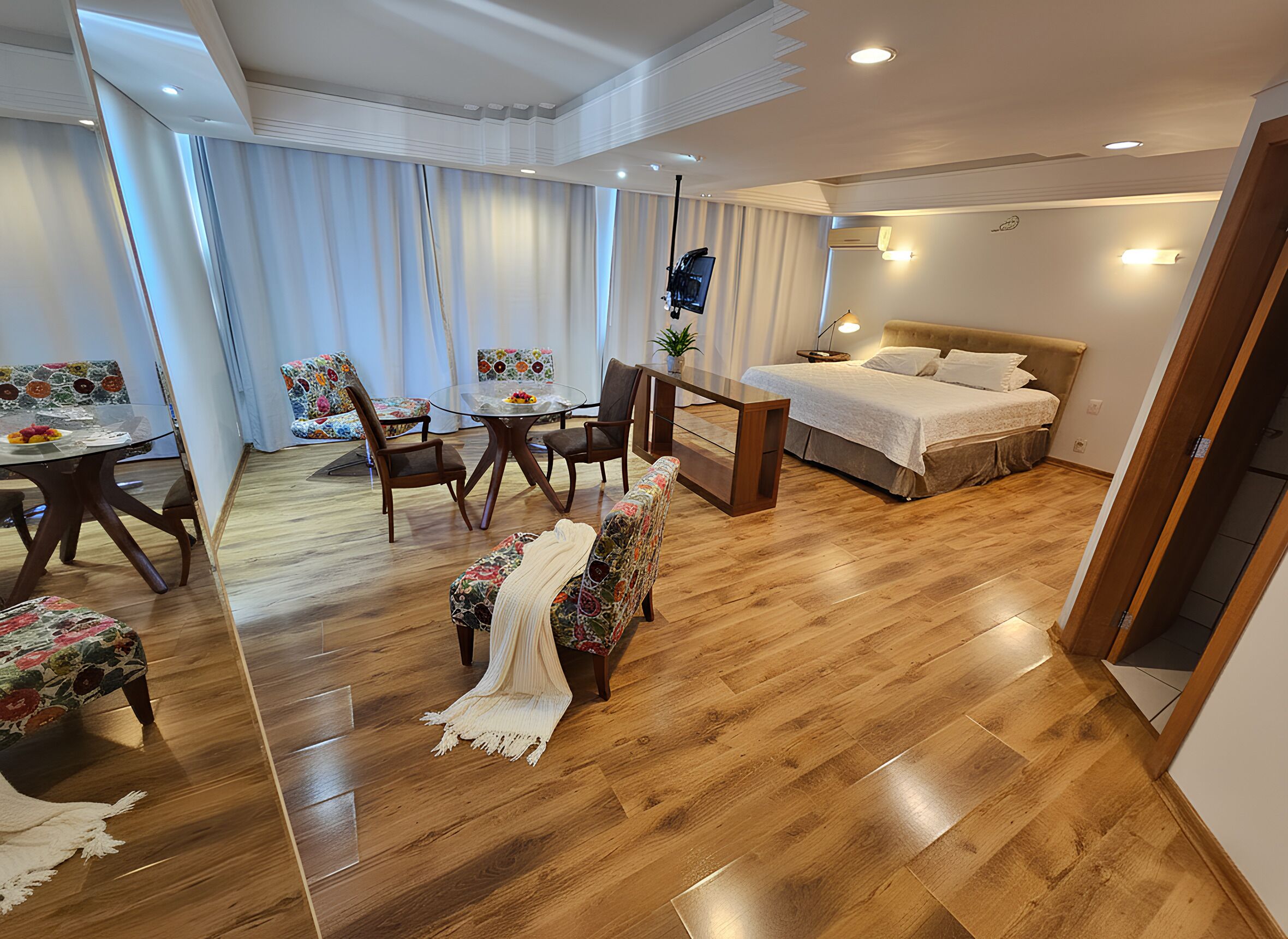 Studio Suite Presidensial | Seprai katun Mesir, seprai premium, busa memori, dan minibar