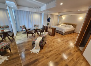 Egyptian cotton sheets, premium bedding, memory-foam beds, minibar - Santoni Hotel Guarapuava (Guarapuava)