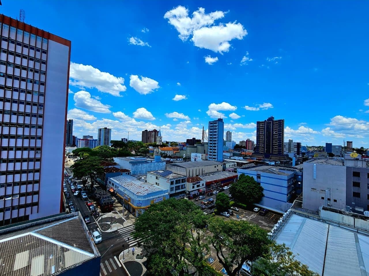 Deluxe dubbelrum - utsikt mot staden | Egyptiska bomullslakan och sängtillbehör av högsta kvalitet