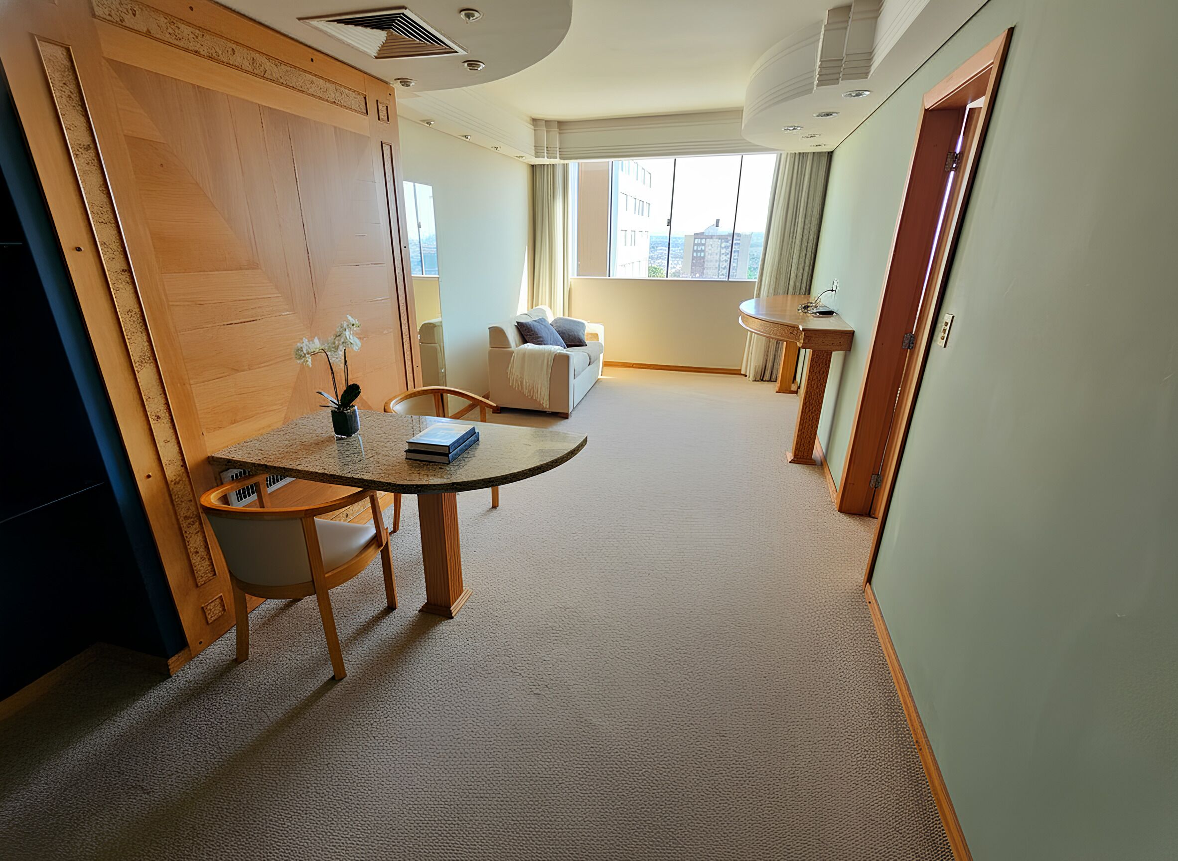 Suíte estúdio premier | Área de estar | Smart TV 43 polegadas com canais a cabo, Netflix, serviços de streaming