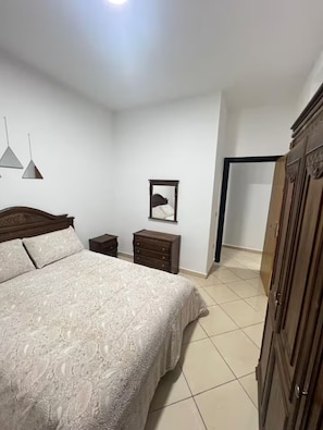 Strykjärn/strykbräda, wi-fi och sängkläder