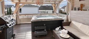 Evas Whirlpool Apartment in the Black Forest with Private Terrace, Wi-Fi & Air Conditioning