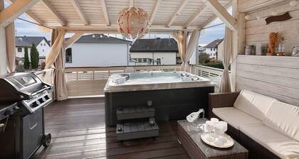 Evas Whirlpool Apartment in the Black Forest with Private Terrace, Wi-Fi & Air Conditioning