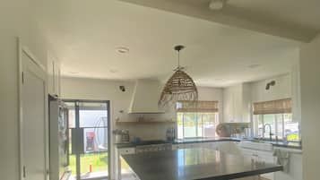 Oven, stovetop, dishwasher