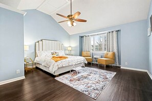 5 habitaciones, tabla de planchar con plancha y cuna de viaje 