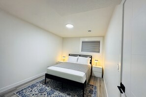 办公桌、熨斗/熨衣板、免费 WiFi、床单