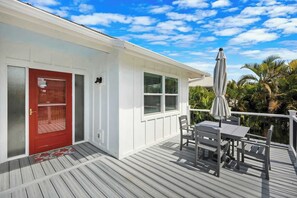 Outdoor dining - Private Fort Myers Beach Duplex Escape (Fort Myers Beach)