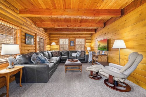 Cozy Cabin Retreat • Near Ski Resorts • Vintage Vibe • Game Room • Bunk Room