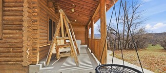 Cozy Cabin Retreat • Near Ski Resorts • Vintage Vibe • Game Room • Bunk Room
