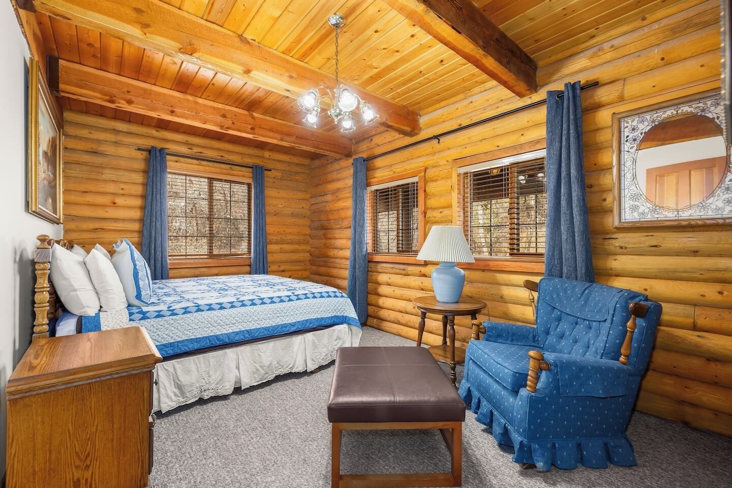 Iron/ironing board, travel crib, WiFi, bed sheets