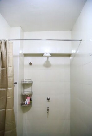 Towels, soap, toilet paper - Large Studio in Heart of Westlands (Westlands, Nairobi)