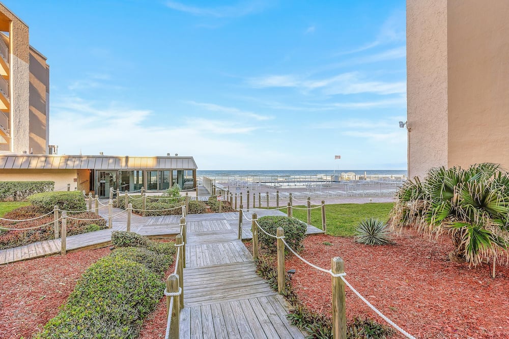 Castle Reef 113 - Edgewater, FL