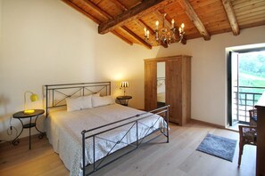 3 bedrooms, in-room safe, iron/ironing board, travel cot - Villa Strega is surrounded by olive groves and Sicilian donkeys that roam freely across the land. Once an ancient stone farmhouse and old olive mill, it has now been transformed into an exclusive residence that preserves its historic charm while offering (Sant’Agata di Militello)