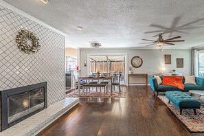 Living area - Wonderful 3-bedroom retreat with Foosball, BBQ Grill, Pool, and Covered Patio (Garland)