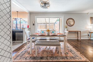 Dining - Wonderful 3-bedroom retreat with Foosball, BBQ Grill, Pool, and Covered Patio (Garland)