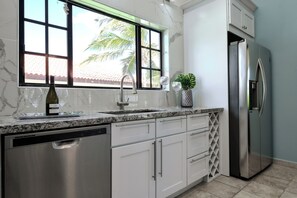 Private kitchen - Luxury 3-bedroom 3bath villa private pool few minutes to Marriott /Ritz Carlton (Noord)