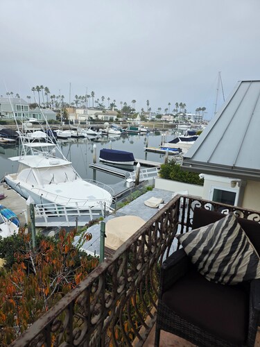 Ocean front house in Coronado island close to San diego.  Direct water access .