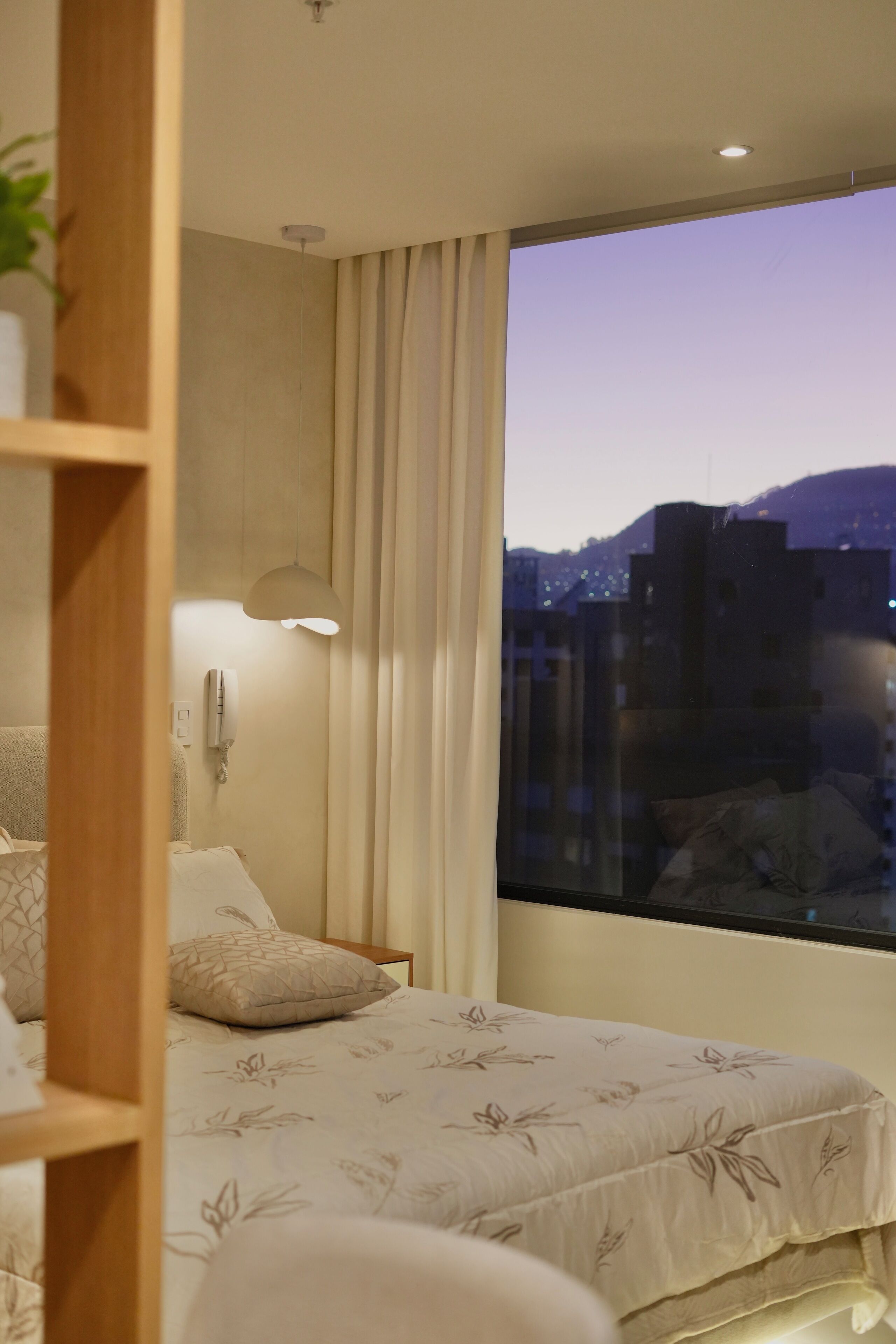 Studio Supérieur, balcon, vue montagne | Bureau, espace de travail pour ordinateur portable, rideaux occultants