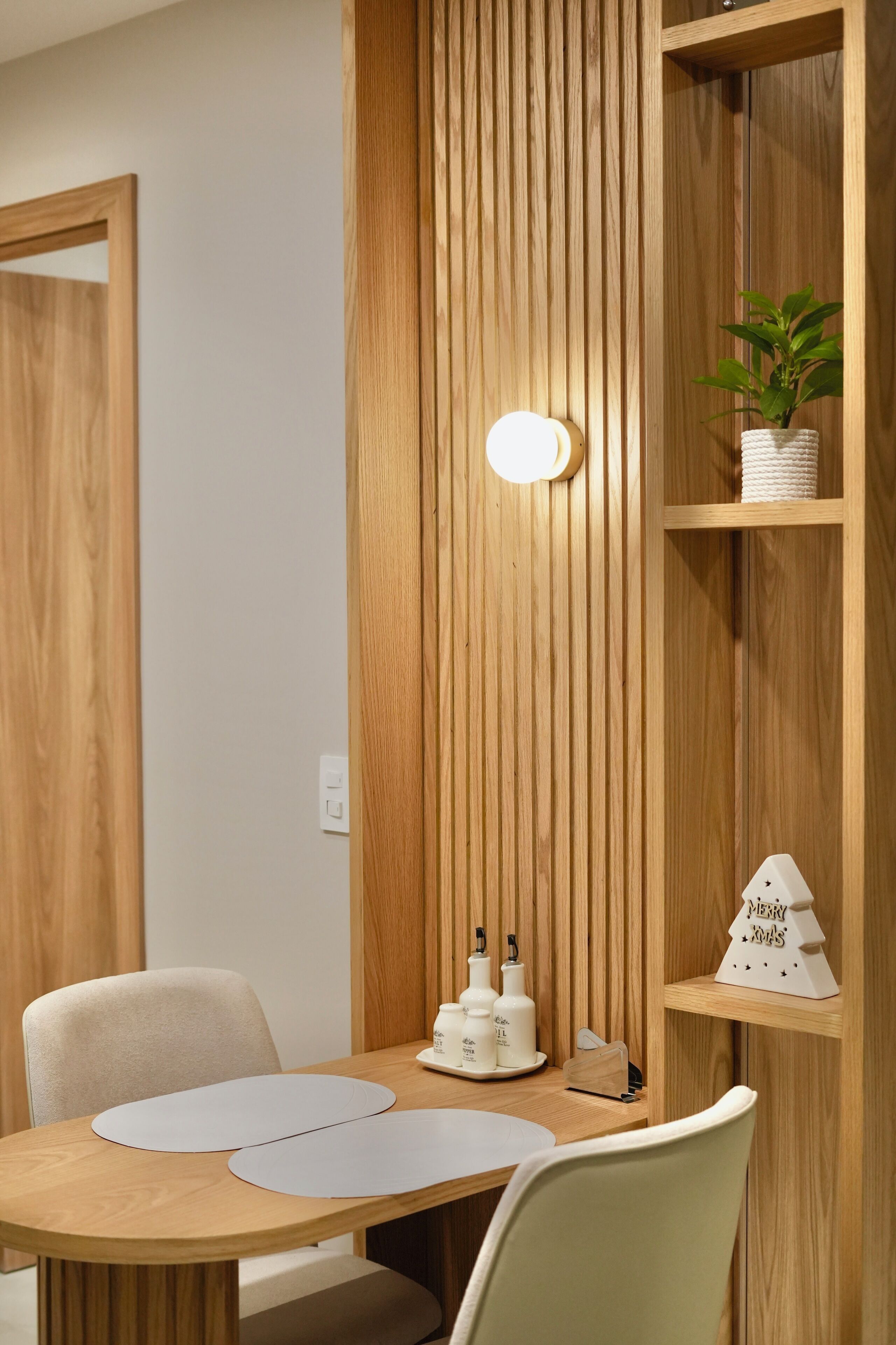 Superior Studio, Balcony, Mountain View | Dining room