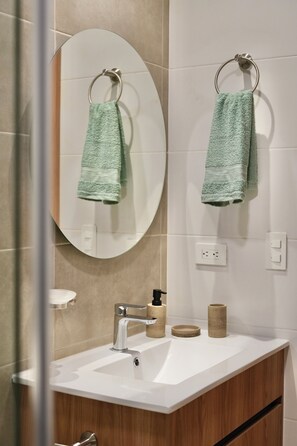 Superior Studio, Balcony, Mountain View | Bathroom - ADN Apartments and Studios (Quito)