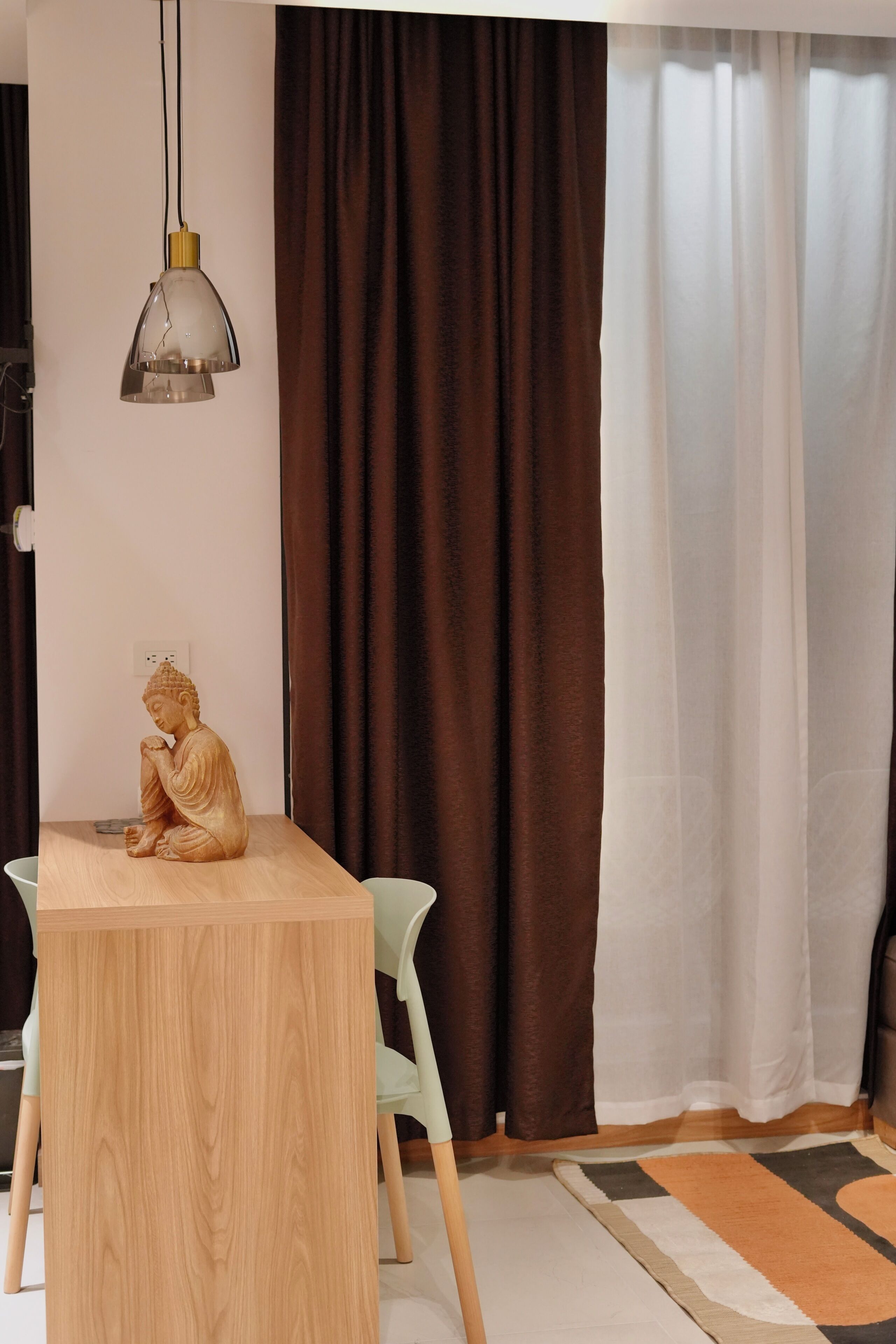 Estudio Deluxe, balcón, vistas a la ciudad | Comedor
