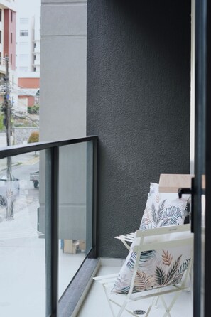 Estudio Deluxe, balcón, vista a la ciudad | Balcón