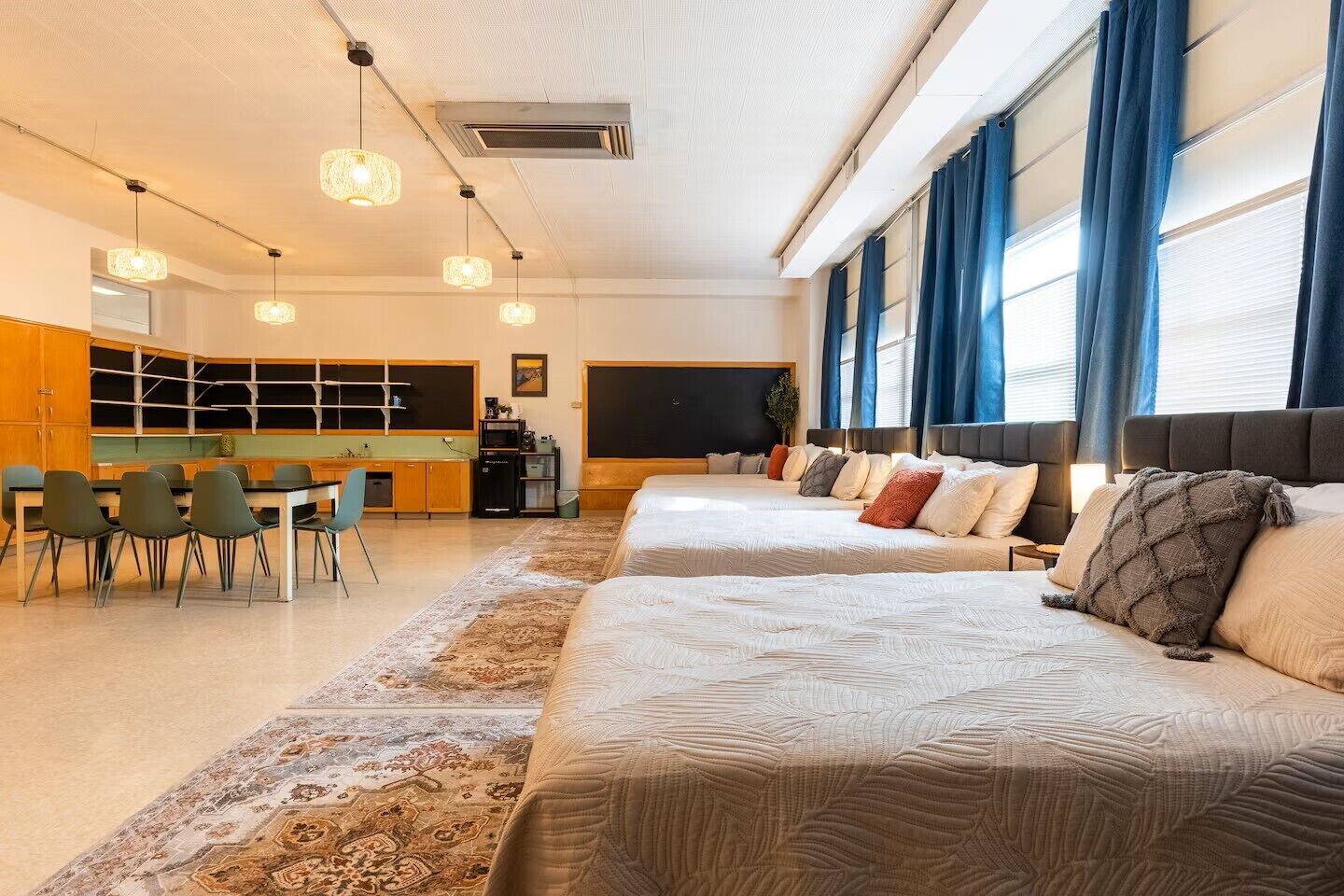 2 makuuhuonetta, silitysrauta/-lauta, vauvan matkasänky, Wi-Fi