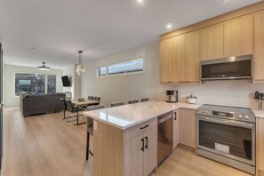 Fridge, microwave, oven, stovetop - Modern 2BR/2BA Suite: 5-Min Walk to LRT & Golf with Garage Parking (Calgary)