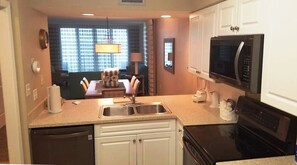 Private kitchen - 2 Bedroom 2 Bath Gulf View Condo on Marco Island (Marco Island)