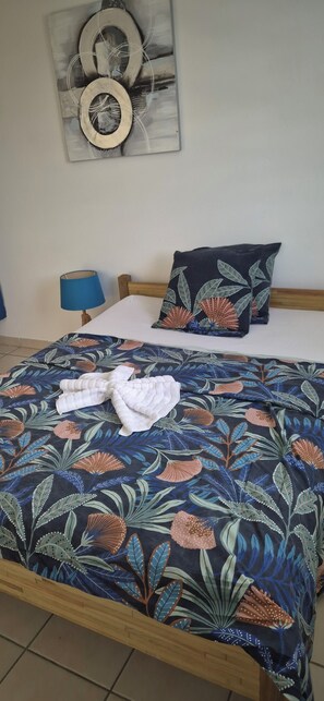 2 habitaciones, tabla de planchar con plancha, internet y ropa de cama 