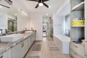 Shower, hair dryer, towels, soap - @ Marbella Lane - PrimeVilla n Modern Home Comfort (Cabo Bello)