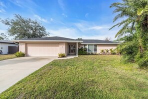 Exterior - Family friendly 3-bedroom house in quiet neighborhood and near beaches (Sarasota)