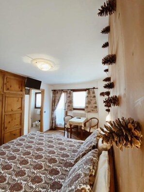 Habitación con 1 cama matrimonial o 2 individuales, balcón | Wifi gratis