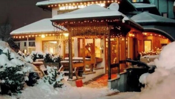 A snow-covered building with a sign that reads "HOTEL". - Hotel Ambassador Bormio (Bormio)