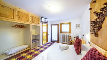 Classic Double or Twin Room | Free WiFi, bed sheets