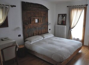 Habitación con 1 cama matrimonial o 2 individuales, balcón | Wifi gratis