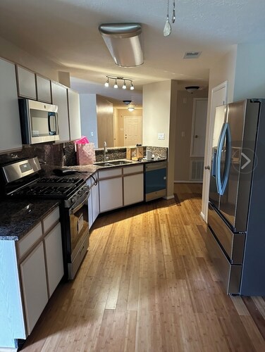 FIFA 2026-Cozy 2-bedroom house 
10 mins from AirPort/20mins Stadiums!!!!