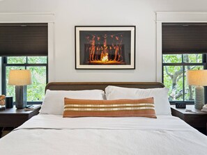 Desk, iron/ironing board, travel cot, WiFi - Modern 2BR Zilker Home - Walk to ACL / Cowboy Pool (Austin)