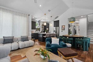 TV, stereo, computer monitors, printers - Modern 2BR Zilker Home - Walk to ACL / Cowboy Pool (Austin)
