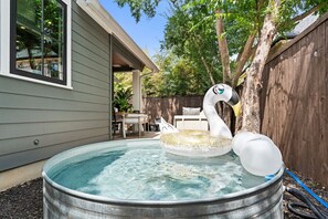 Outdoor spa tub - Modern 2BR Zilker Home - Walk to ACL / Cowboy Pool (Austin)