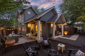 Terrace/patio - Modern 2BR Zilker Home - Walk to ACL / Cowboy Pool (Austin)
