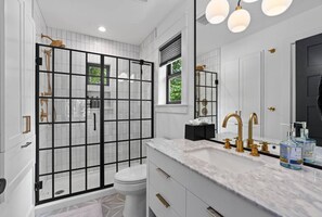 Hair dryer, towels - Modern 2BR Zilker Home - Walk to ACL / Cowboy Pool (Austin)
