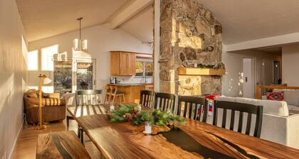 Contemporary Mountain Home w/ Great Views +Hot Tub